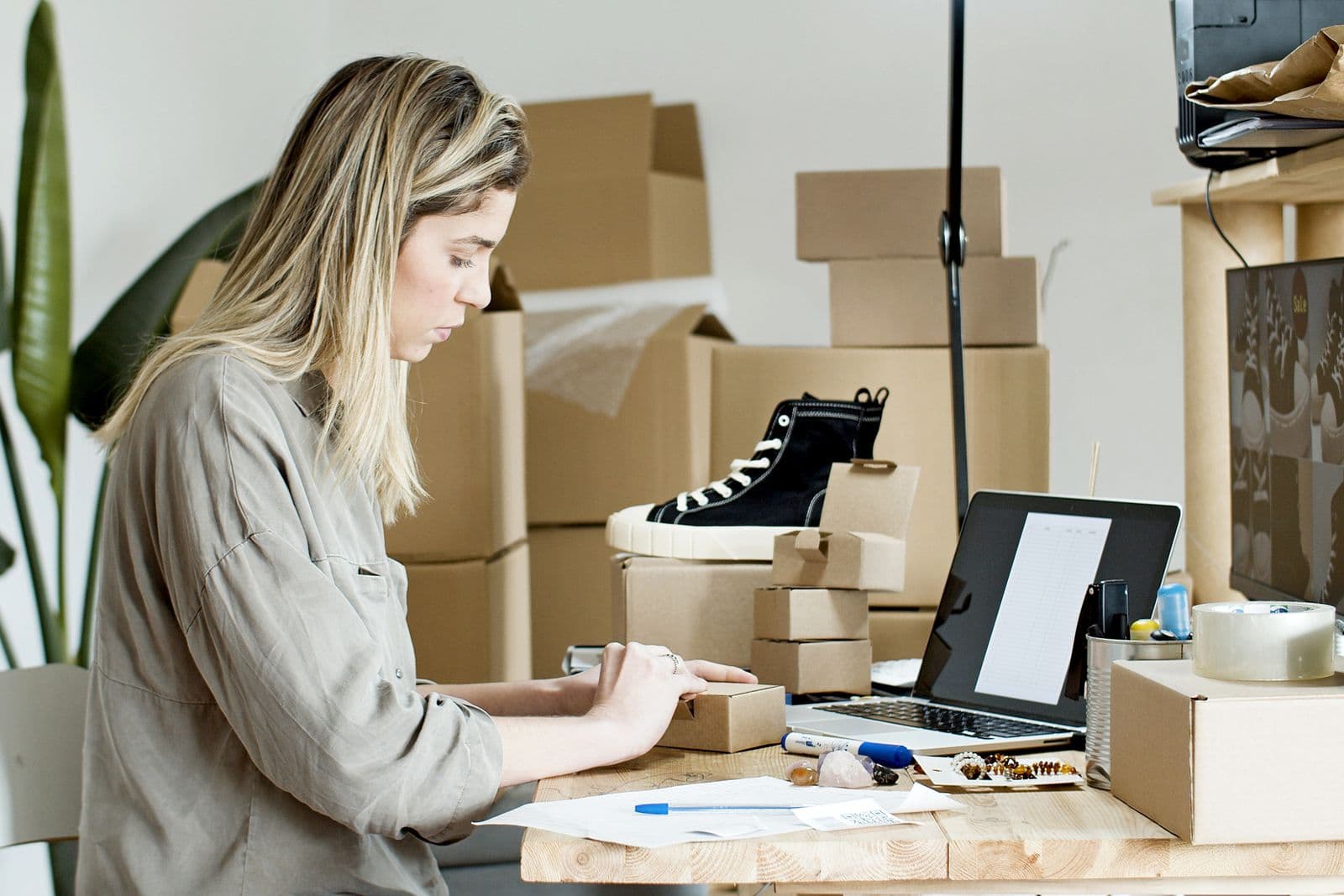 Seller of Record vs. Merchant of Record: Key Differences Explained